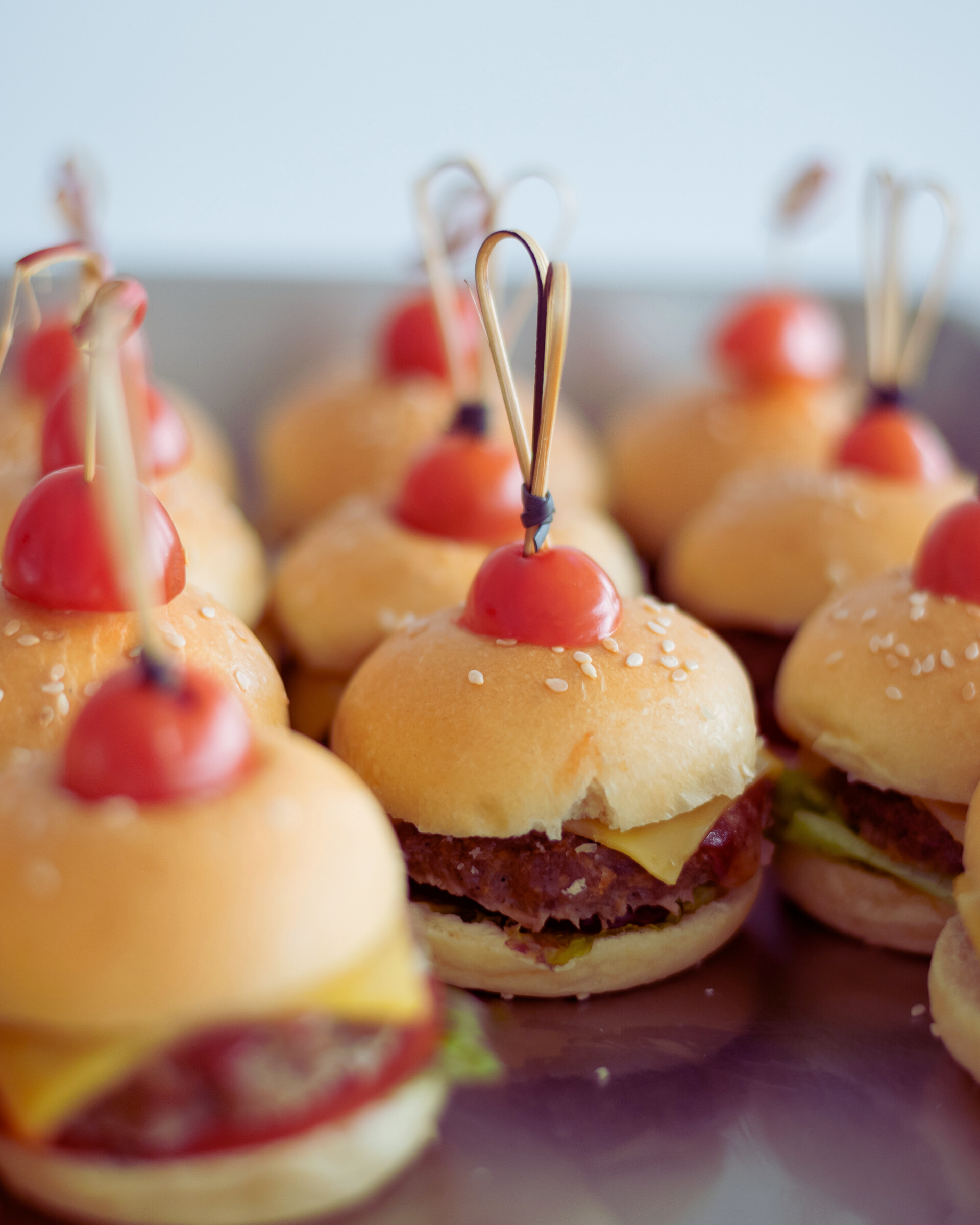 Bandeja de mini hamburguesas
