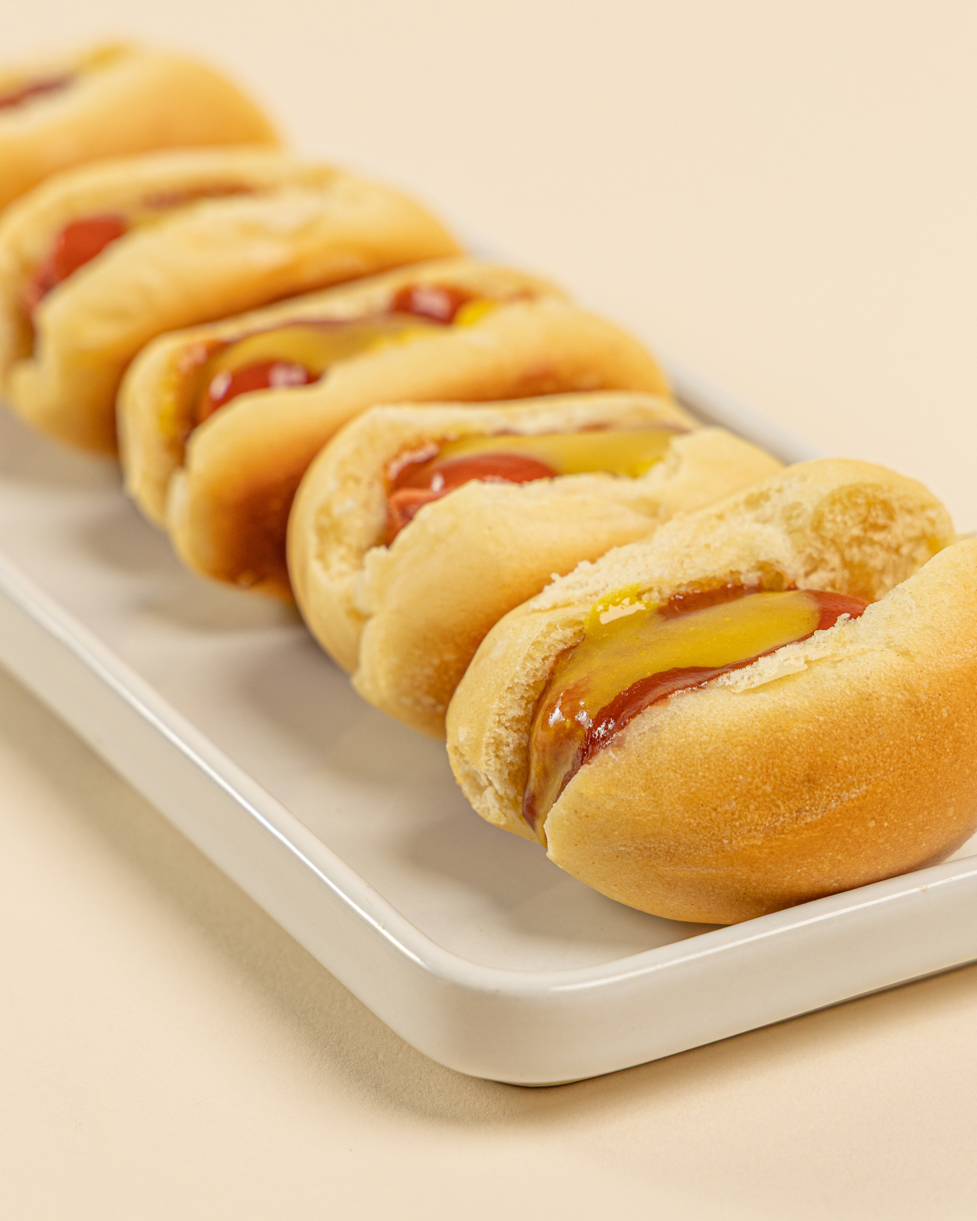 Bandeja de mini hotdogs