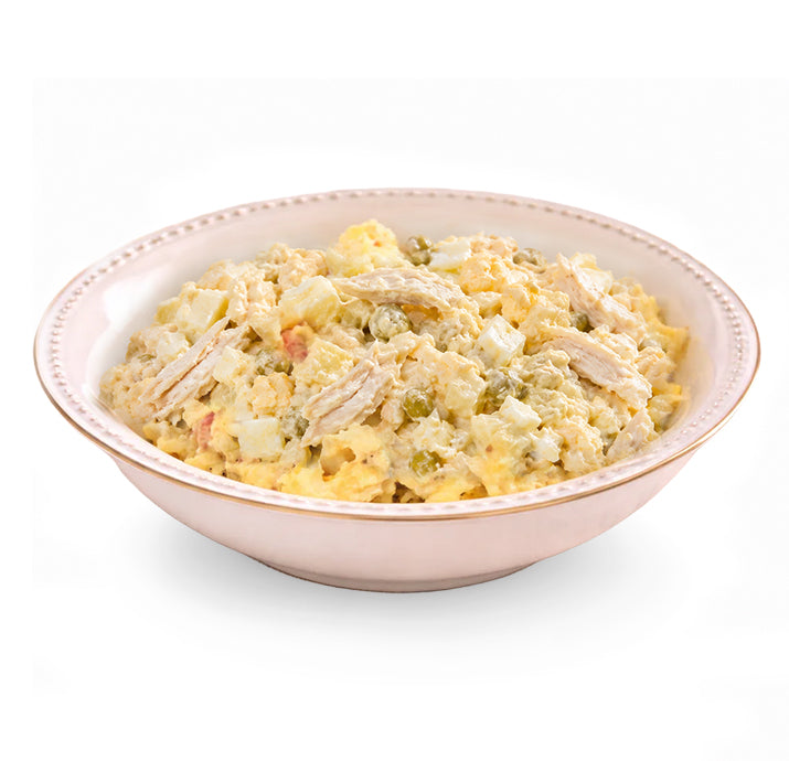 Bandeja de ensalada de papa con pollo